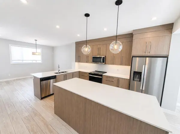 1045 West Lakeview DR, Chestermere, AB T1X2T2