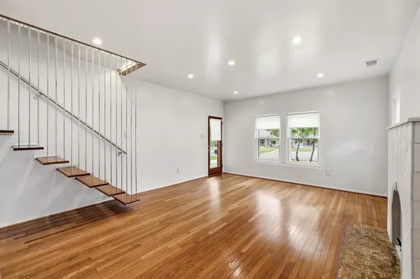 825 Thomasson Drive, Dallas, TX 75208