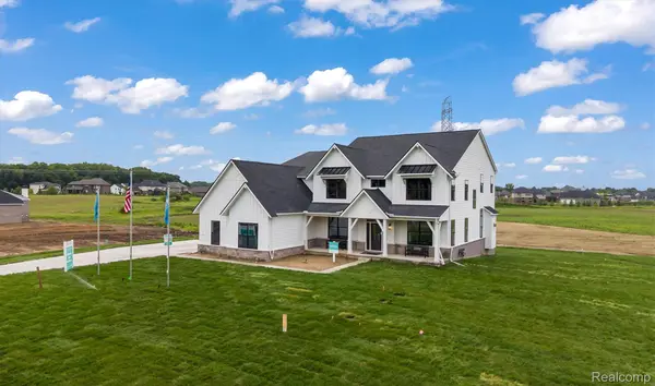 987 Buell RD, Oakland Charter Township, MI 48363