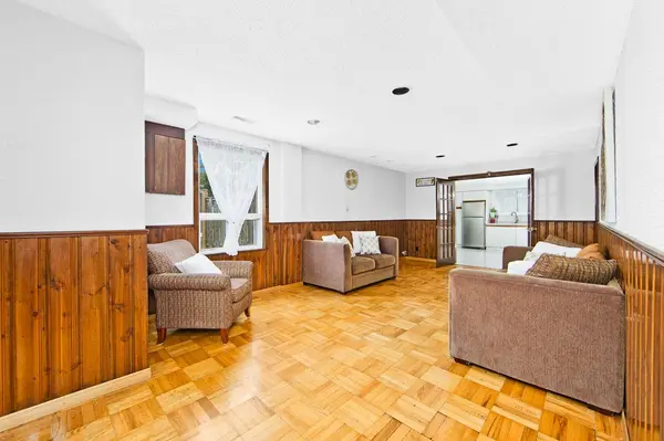 17 Tineta CRES, Toronto E07, ON M1S 2Y5