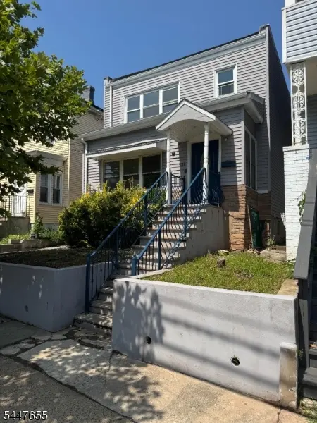 526 Jackson Ave #2, Elizabeth City, NJ 07201