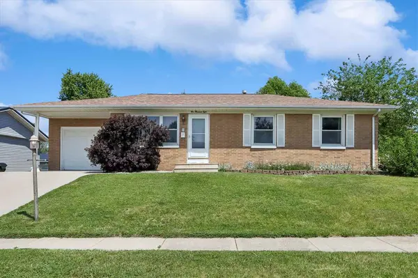 5008 Montclair Dr NW, Cedar Rapids, IA 52405