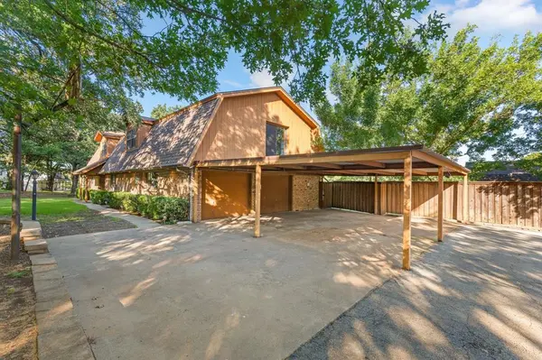 7 Fox Hollow Road, Joshua, TX 76058