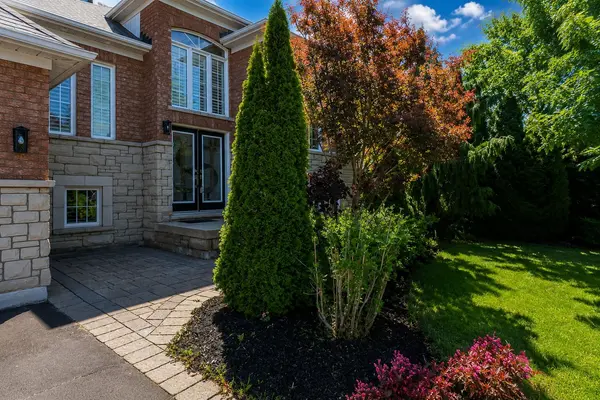 121 Royal Beech DR, Wasaga Beach, ON L9Z 2N2