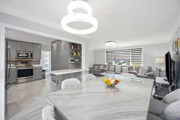 62 Secroft CRES, Toronto W05, ON M3N 1R6