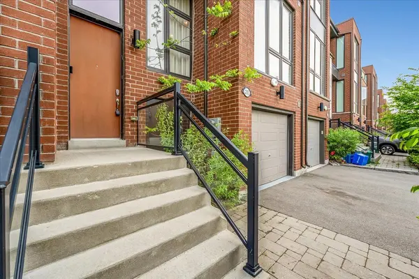 28 Crestridge DR, Vaughan, ON L4J 0K1