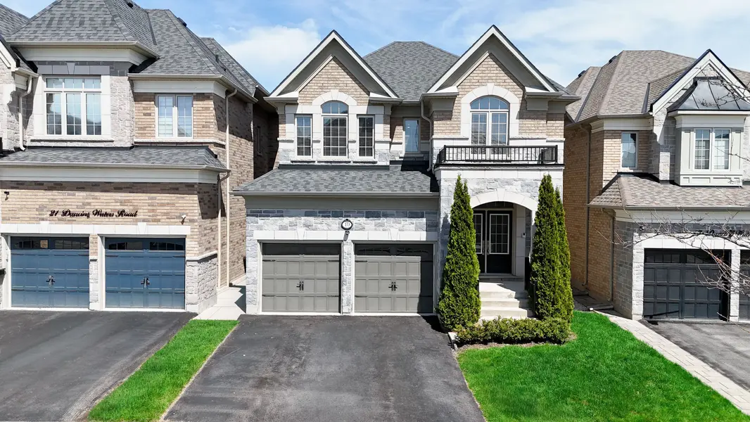 19 Dancing Waters RD, Brampton, ON L6Y 6B5