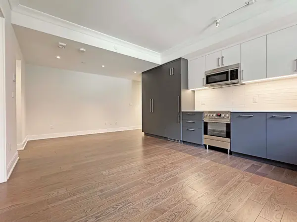 2 Clarendon AVE #108, Toronto C02, ON M4V 1H9
