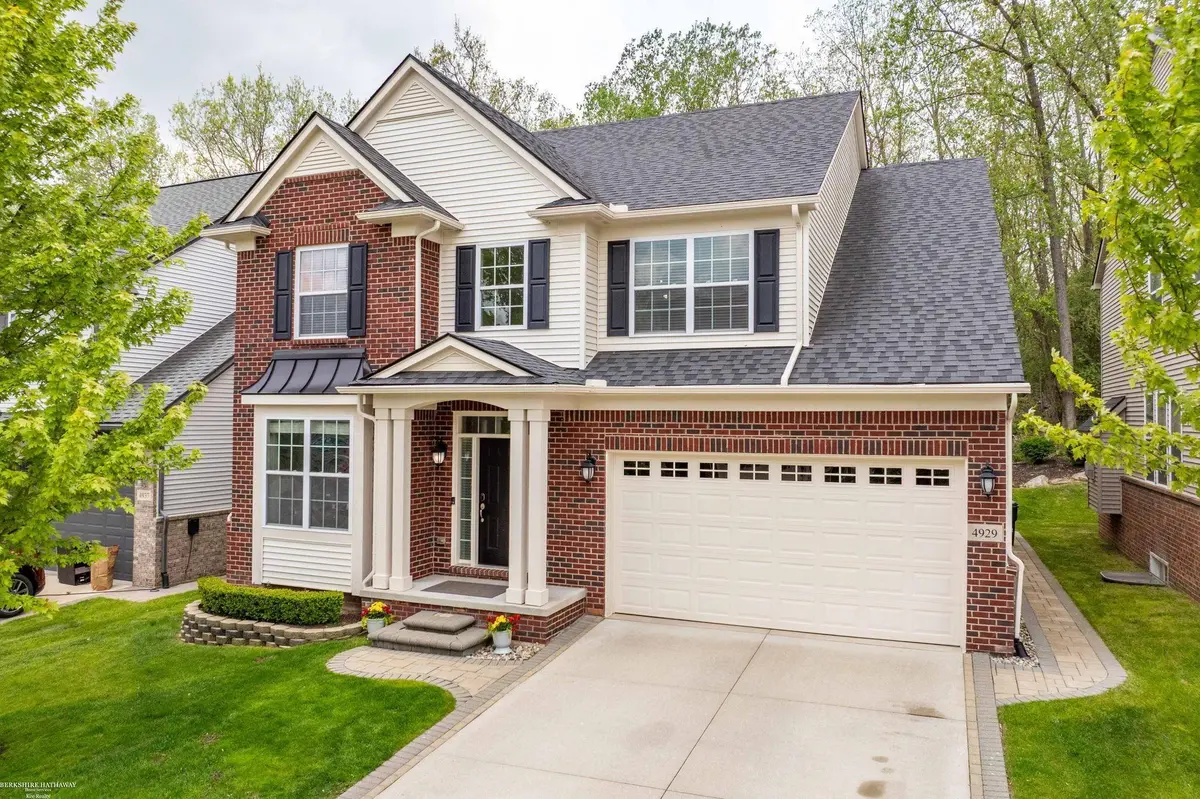 4929 W Stonegate CIR, Lake Orion, MI 48359