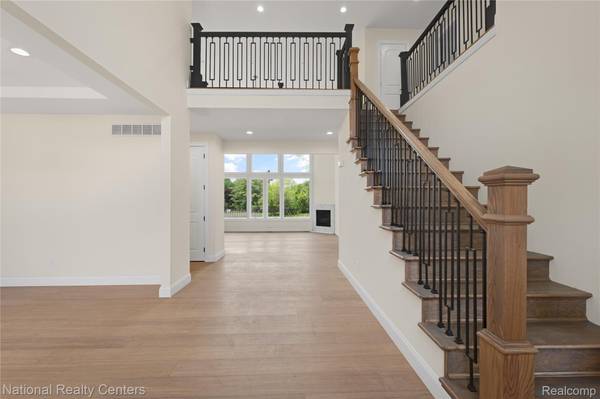 5245 BUELL DR, Commerce Charter Township, MI 48382