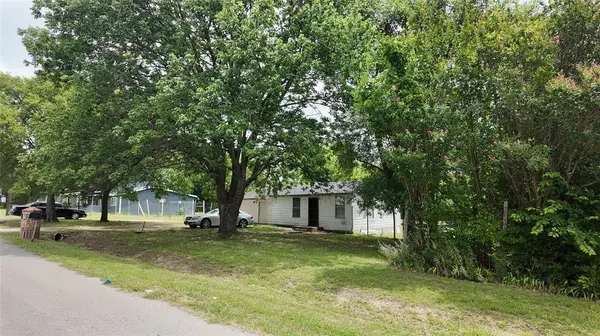 327 S Overlook Drive, Red Oak, TX 75154
