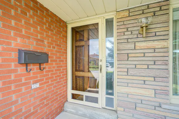5 Brantford DR, Toronto E05, ON M1W 1E2