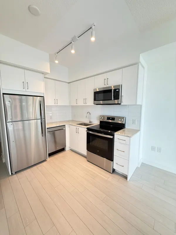 4010 Eglinton AVE W #912, Toronto W09, ON M9A 0G5
