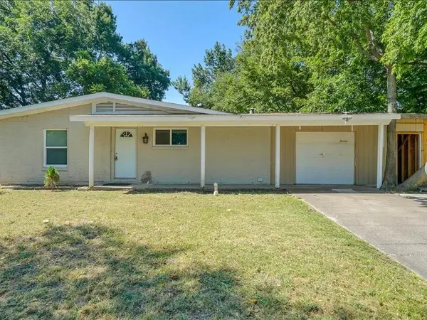 2108 SKYLARK Drive, Arlington, TX 76010
