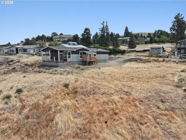 2743 E 9th St, The Dalles, OR 97058