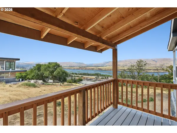 2743 E 9th St, The Dalles, OR 97058