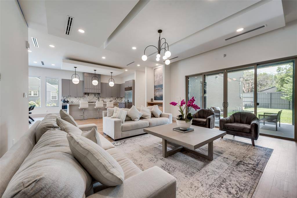 4528 W Amherst Avenue, Dallas, TX 75209