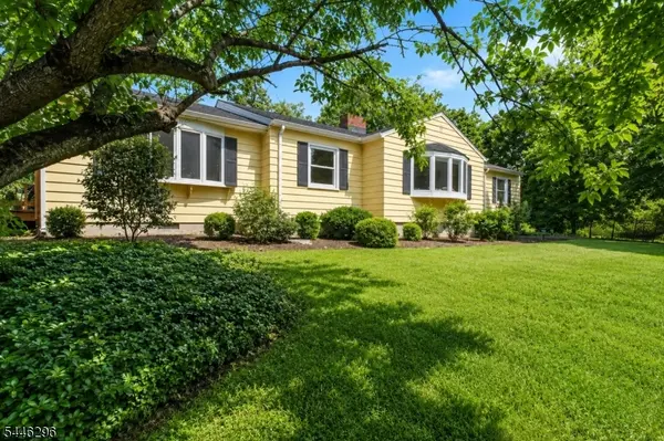 5 Crestview Dr, Bernardsville Boro, NJ 07924