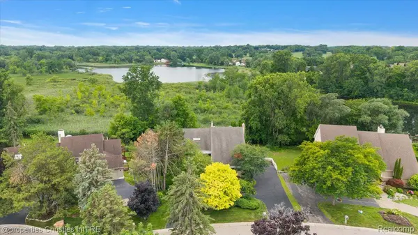 4948 Champlain CIR, West Bloomfield Charter Township, MI 48323