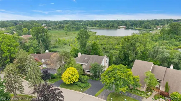 4948 Champlain CIR, West Bloomfield Charter Township, MI 48323
