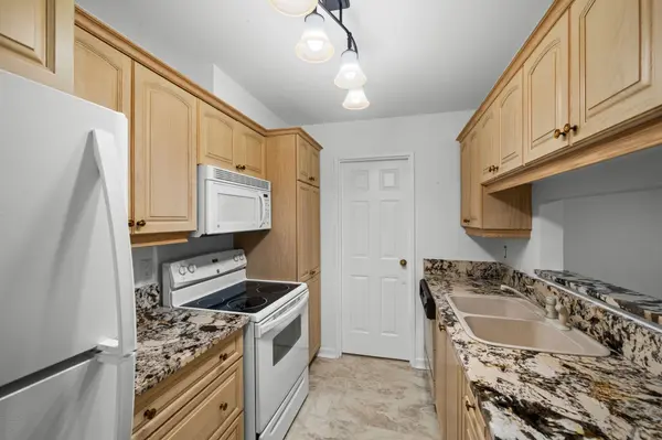 2019 Carling AVE #104, Carlingwood - Westboro And Area, ON K2A 4A2