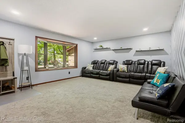 6218 Sturgeon Creek Pkwy, Midland, MI 48640