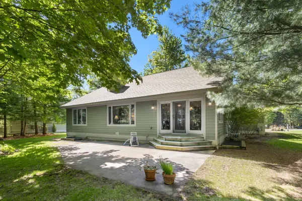 3347 Village Circle DR, East Bay Twp, MI 49686