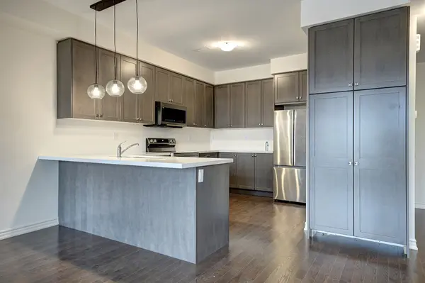 84 Holyrood CRES, Vaughan, ON L4H 5G2