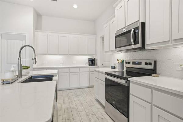 2673 River Bank Drive, Burleson, TX 76028