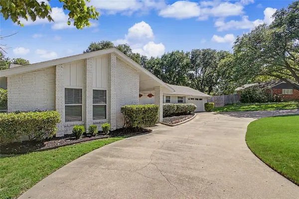 1921 Dakar Road E, Fort Worth, TX 76116