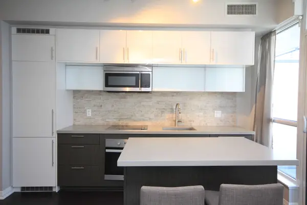 8 Mercer ST #904, Toronto C01, ON M5V 0C4