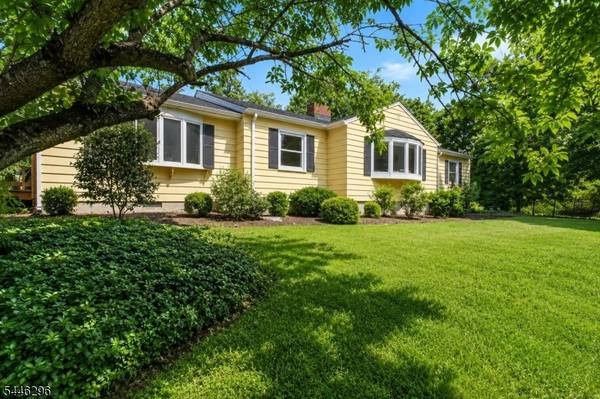 5 Crestview Dr, Bernardsville Boro, NJ 07924