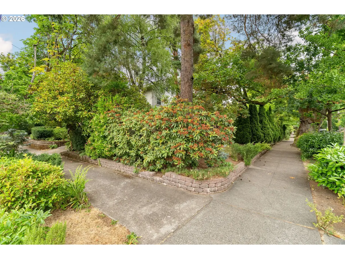 2116 NE 18TH AVE, Portland, OR 97212