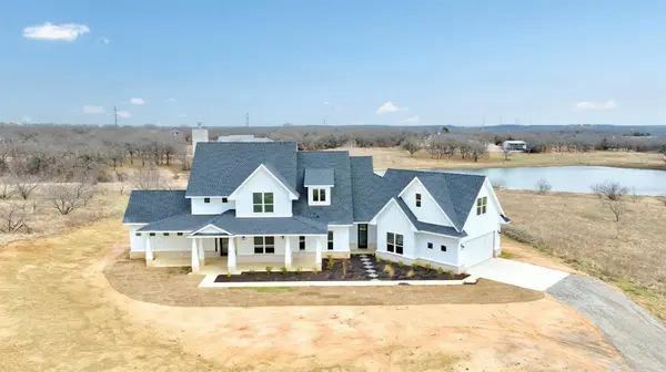 117 Mustang Springs Circle, Sunset, TX 76270