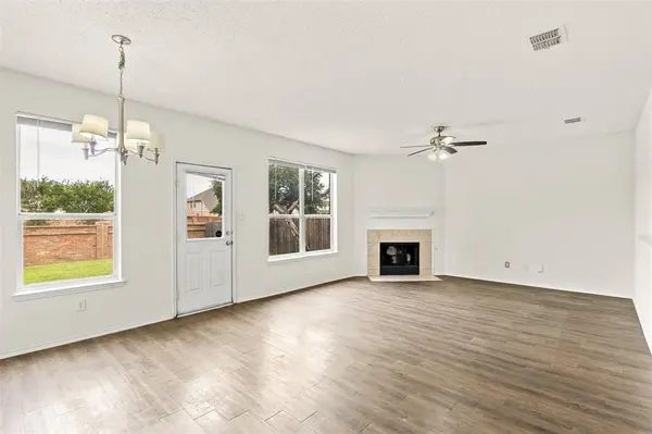 312 Elk Run Drive, Fort Worth, TX 76140