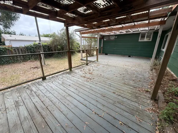 1375 FENWICK ST, Coos Bay, OR 97420