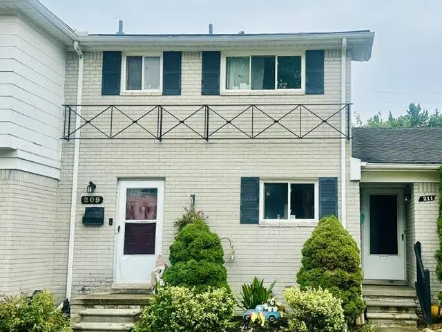 209 N Christine CIR, Mt Clemens, MI 48043
