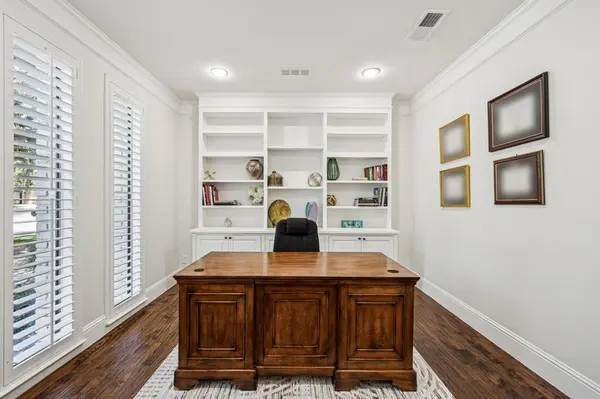 7010 Mckamy Boulevard, Dallas, TX 75248
