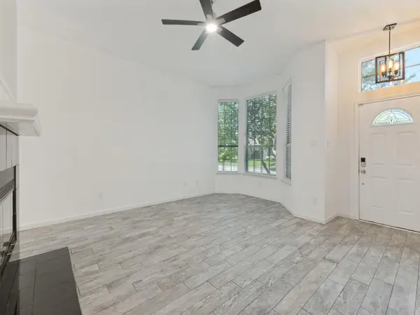 6913 Conestoga Drive, Rowlett, TX 75089