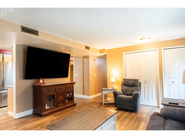 5209 G ST, Springfield, OR 97478