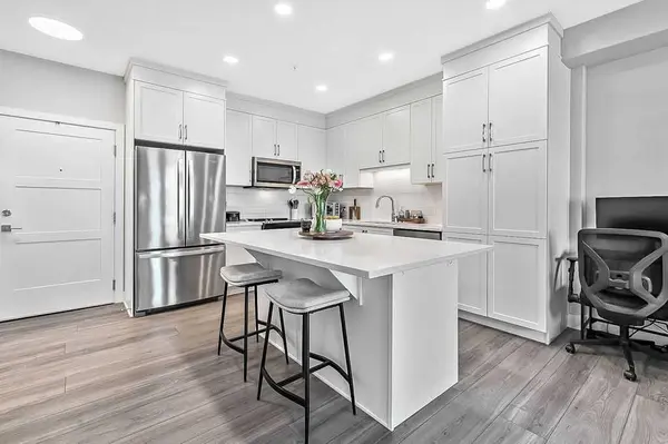 8355 19 AVE SW #302, Calgary, AB T3H 6G3