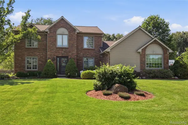 1817 Deer View CT, Hartland Township, MI 48843