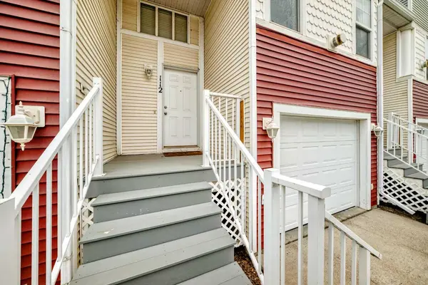 112 Country Village CPE NE, Calgary, AB T3K 5J7