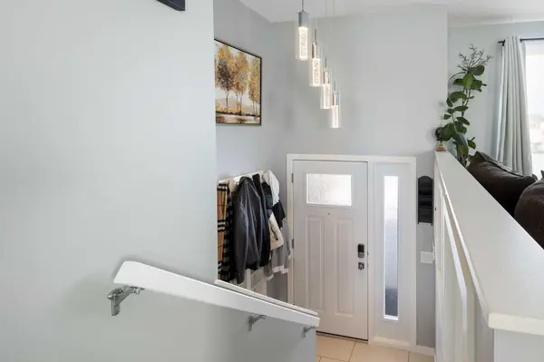 172 Rundlefield CRES NE, Calgary, AB T1Y 2V5