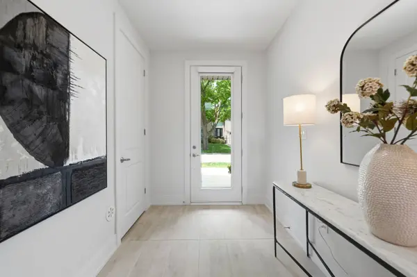 2280 Sovereign ST, Oakville, ON L6L 0H9