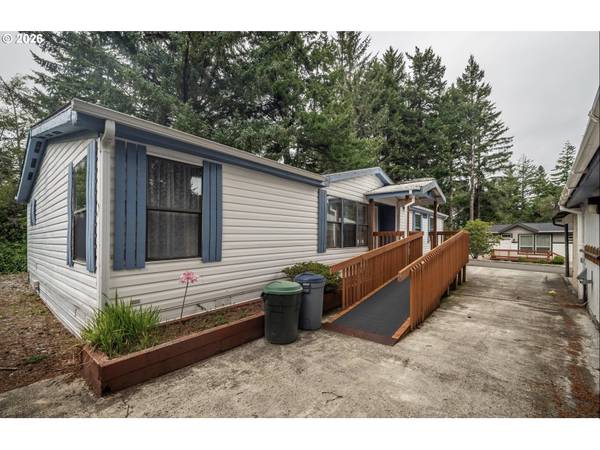 1445 VILLAGE PINES AVE, Coos Bay, OR 97420