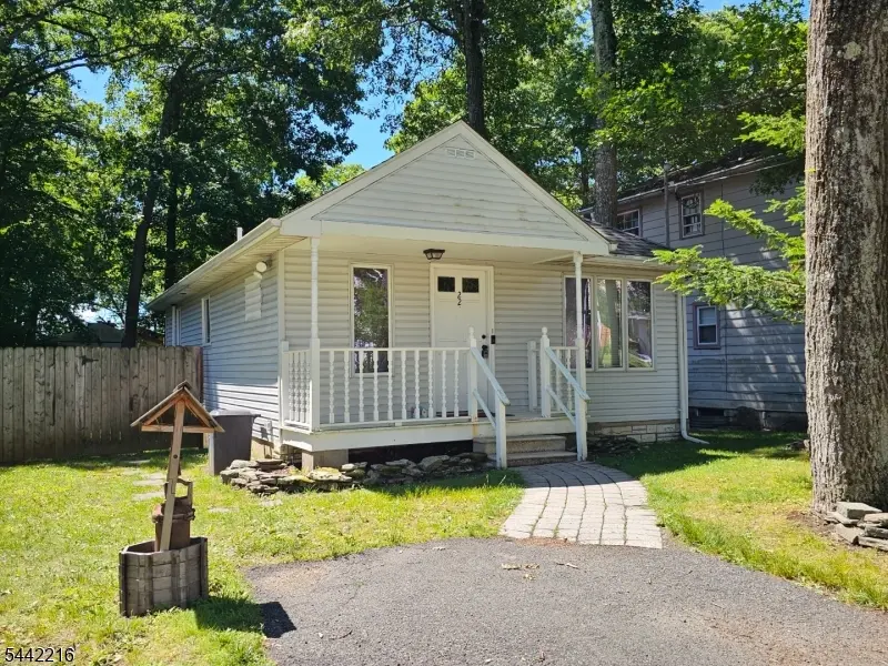 22 Amherst Way, Hopatcong Boro, NJ 07843