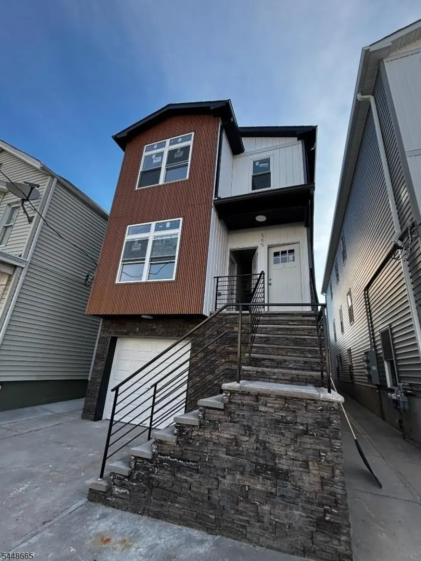 565 East 24Th St, Paterson City, NJ 07514
