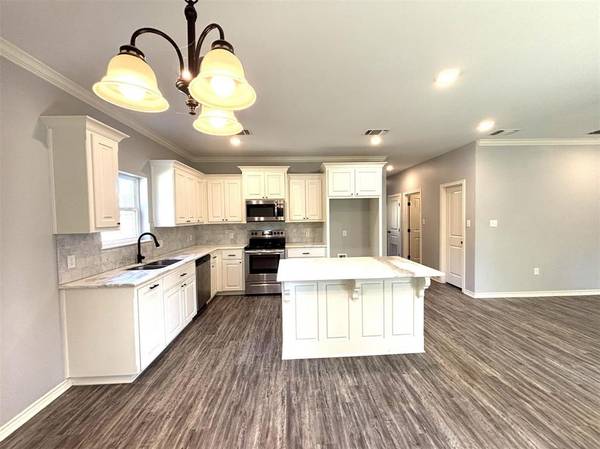 196 Twisted Oaks Drive, Rusk, TX 75785