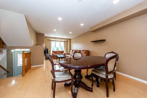 20 Twigg DR, Ajax, ON L1Z 1G4